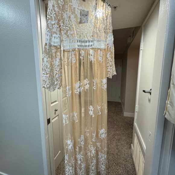 Forever21 Nude/Cream Cover Up - Picture 2 of 3